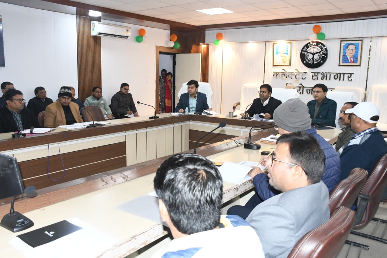 डीएम रमेश रंजन ने राजस्व विद्युत और स्टांप की धीमी गति और कुछ अधिकारियों की इस बैठक मे अनुपस्थित पर कडी नाराजगी जताई