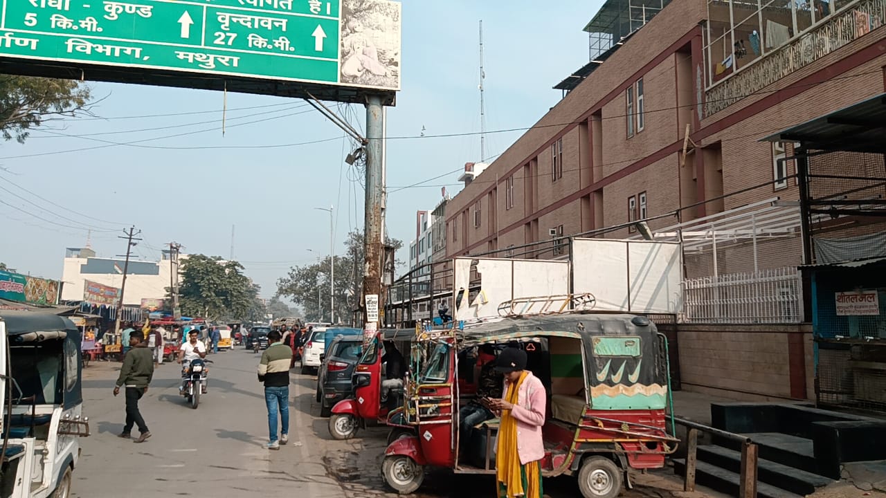 नव वर्ष से पहले गोवर्धन में फिर से जाम की स्थिति जिम्मेदार गायब