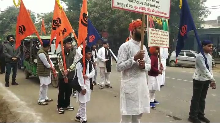 शिकोहाबाद में शहीदो को नमन कर प्रभात फेरी निकाली गयी