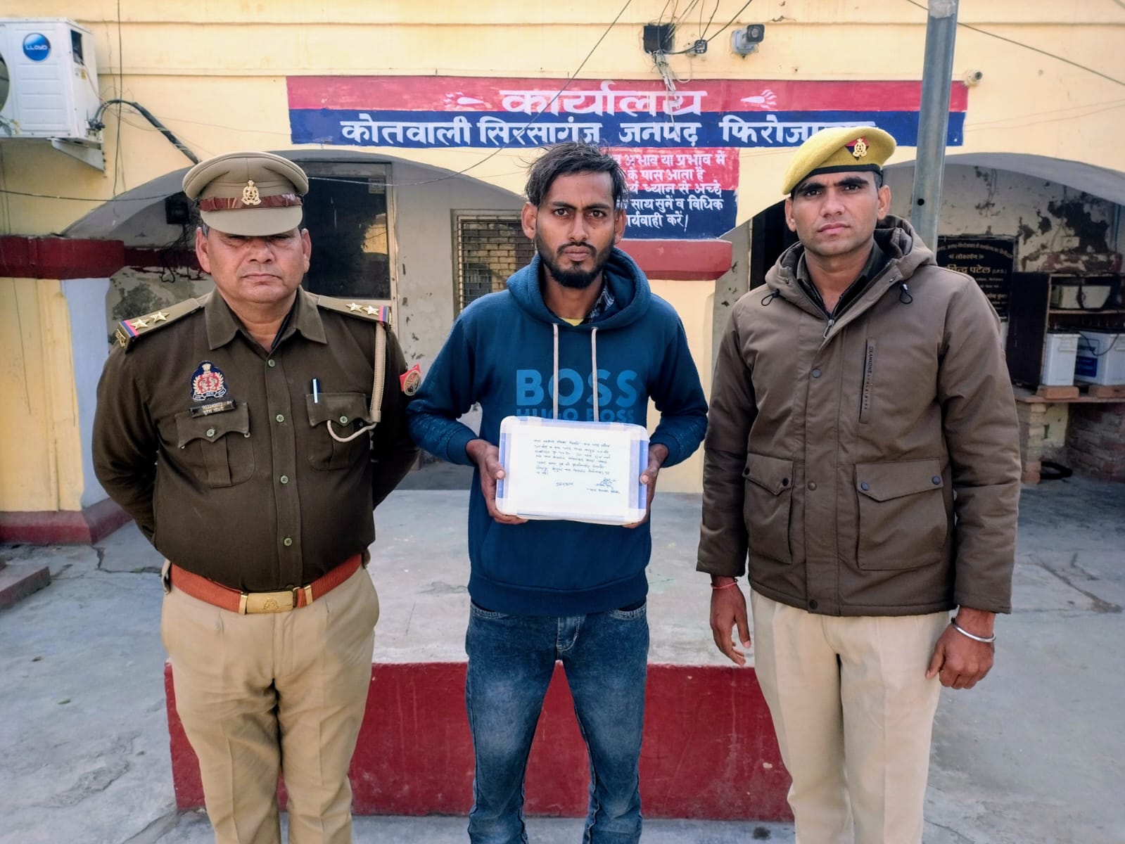 सिरसागंज पुलिस टीम द्वारा चैकिंग के दौरान एक अभियुक्त अजय प्रताप को अवैध असलहा सहित गिरफ्तार किया