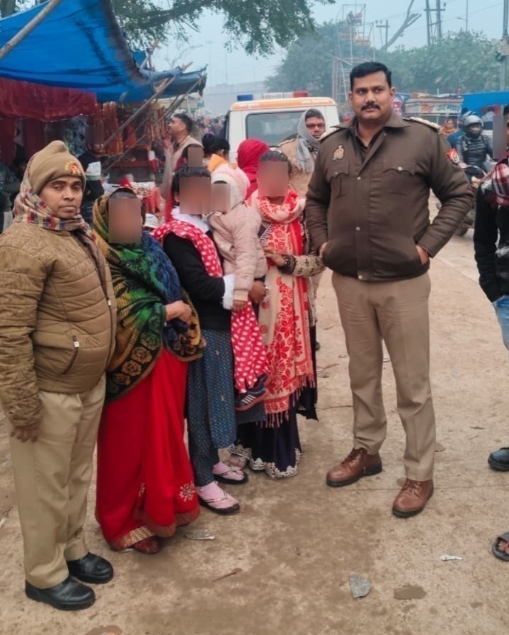 बुआ तथा दादी के साथ वेष्णों देवी मंदिर दर्शन के लिये आयी 05 साल की बच्ची को मात्र 02 घण्टे के अन्दर ढूढकर परिवारीजन को किया सुपुर्द