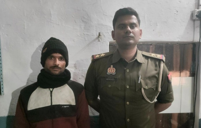 रसूलपुर पुलिस टीम द्वारा 1 अभियुक्त को 24 क्वार्टर देशी अवैध शराब सहित किया गिरफ्तार