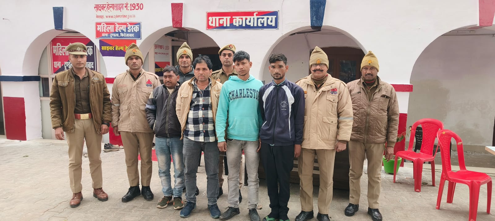 टूण्डला पुलिस टीम द्वारा गैंगस्टर एक्ट में वांछित 04 अभियुक्तो को किया गया गिरफ्तार