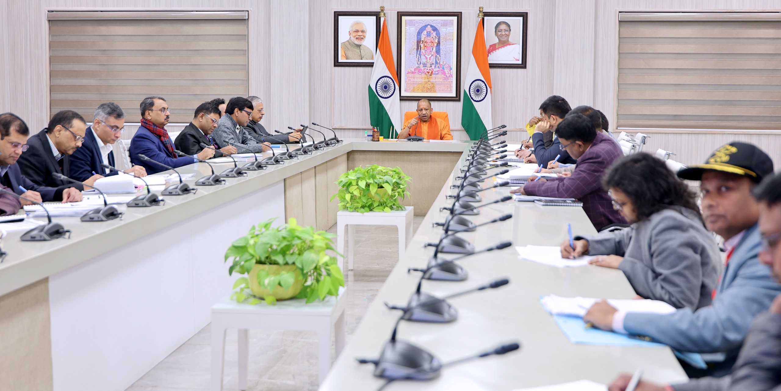 राजस्व के सभी मामलों का मेरिट के आधार पर हो निस्तारणः मुख्यमंत्री योगी आदित्यनाथ