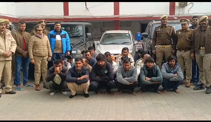 शिकोहाबाद पुलिस द्वारा जुआ खेलते हुए 20 अभियुक्तगणों को 2,89,610 रूपयों व 5 वाहन वि 20 मोबाइलों सहित किया किया गिरफ्तार