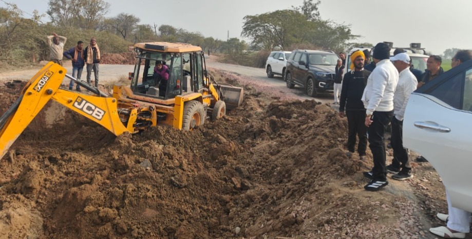 जिला पंचायत अध्यक्ष ने किया विकास व निर्माण कार्य का निरीक्षण