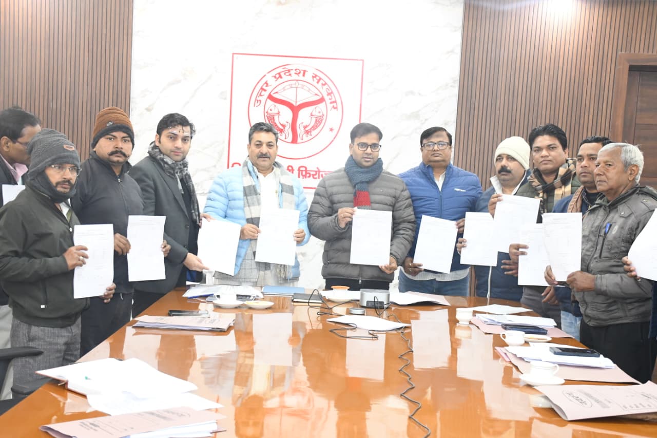 डीएम व जिला निर्वाचन अधिकारी रमेश रंजन की अध्यक्षता मे अंतिम प्रकाशन के सम्बध में राजनैतिक दलों के प्रतिनिधियों के साथ की  बैठक