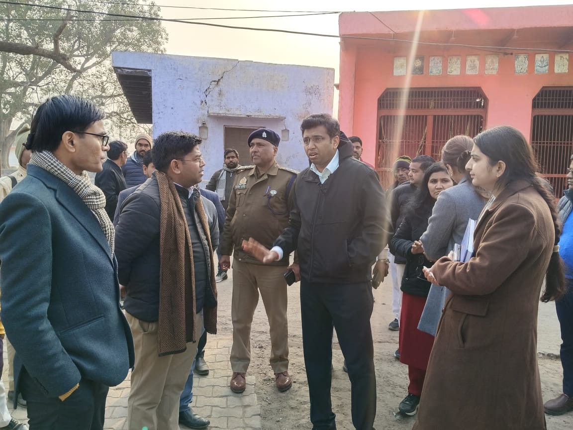 डिप्टी सीएम के आगमन पर डीएम ने तैयारियों का लिया जायजा