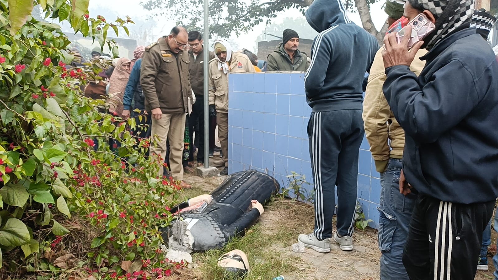 असामाजिक तत्वों ने अंबेडकर की प्रतिमा को किया क्षतिग्रस्त , लोगो मे रोष