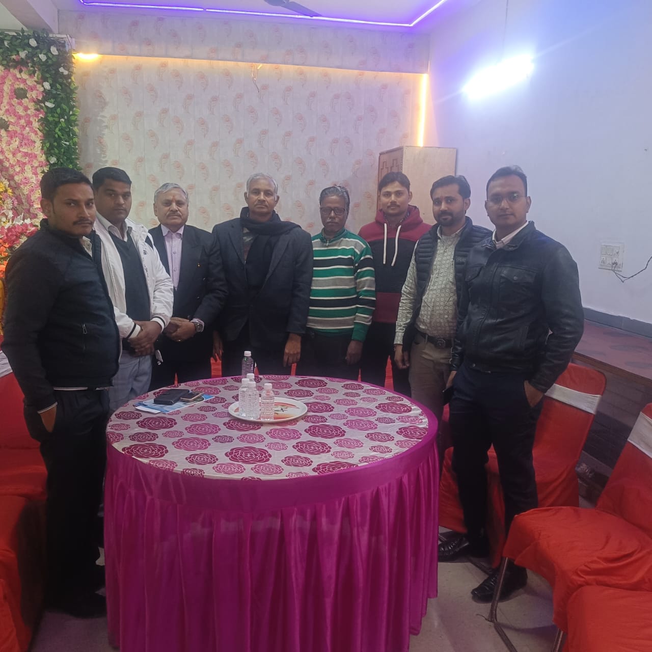 अधिवक्ता संघ आगरा की स्थापना हेतु अधिवक्तागण की बैठक होटल रॉयल फॉरेस्ट पर आयोजित की गई