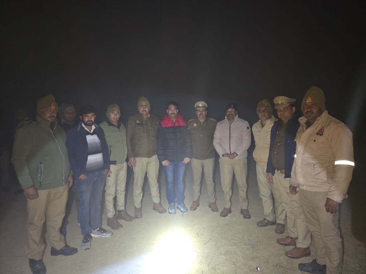 हत्या व लूट की वारदात को अंजाम देने वाले दो बीस बीस हजार के इनामी बदमाश पुलिस मुठभेड़ में घायल,