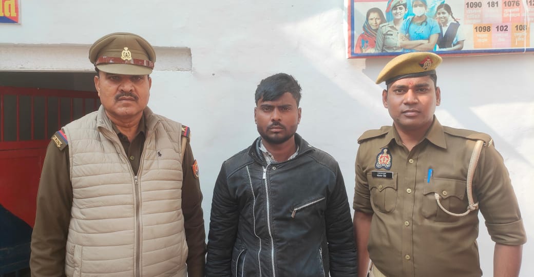 रसूलपुर पुलिस द्वारा गोदाम से धातुओ की चोरी करने वाले 01 वांछित अभियुक्त को अवैध छुरा के साथ किया गिरफ्तार