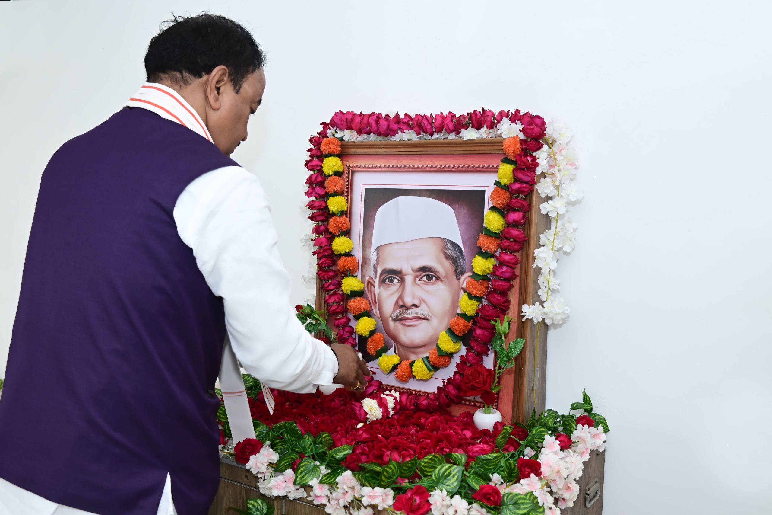 लाल बहादुर शास्त्री के राष्ट्रसेवा के आदर्श हम सभी को सदैव कर्तव्यपथ पर अग्रसर होने की प्रेरणा देते रहेंगे: केशव प्रसाद मौर्य