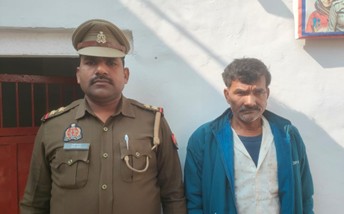 थाना रसूलपुर पुलिस टीम द्वारा भियुक्त अशोक अवैध असलहा सहित गिरफ्तार