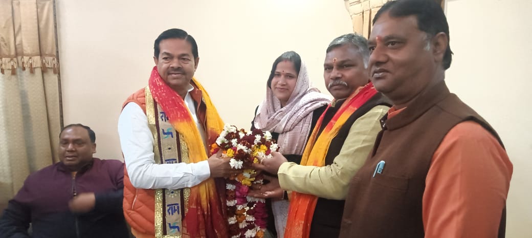 मंत्री बीएल वर्मा पहुँचे शिकोहाबाद, कार्यकर्ताओं ने किया स्वागत