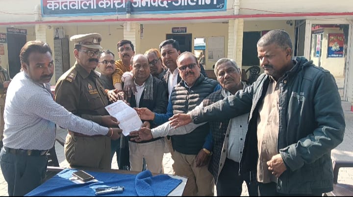 कुदरा में गौकशी की घटना से व्यापारियों में आक्रोश, ज्ञापन सौंपकर गिरफ्तारी की मांग