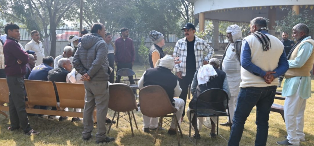 जनता दर्शन: मकर संक्रांति पर जिला पंचायत अध्यक्ष ने केएमयू में सुनीं ग्रामीणों की समस्याएं