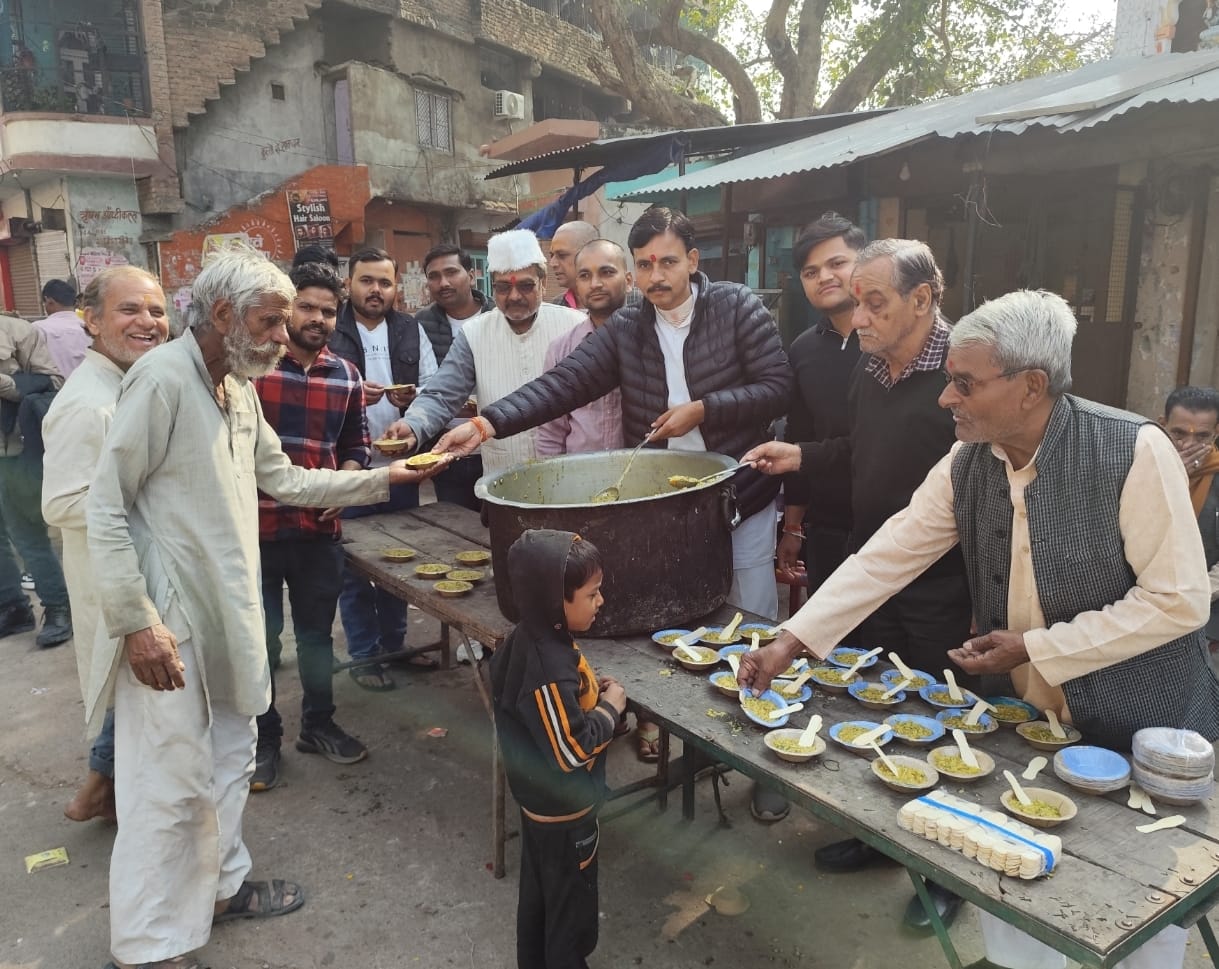 मकर संक्रांति पर्व पर खिचड़ी भोज का हुआ आयोजन