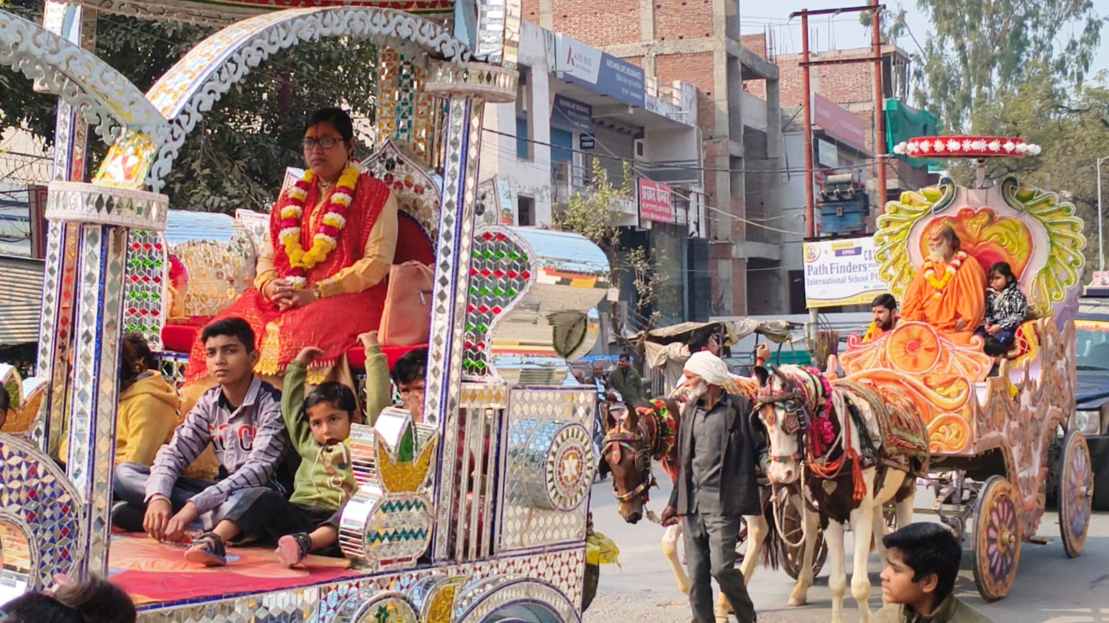 श्री विष्णु महायज्ञ प्रारंभ, पहले दिन निकाली गई कलश यात्रा