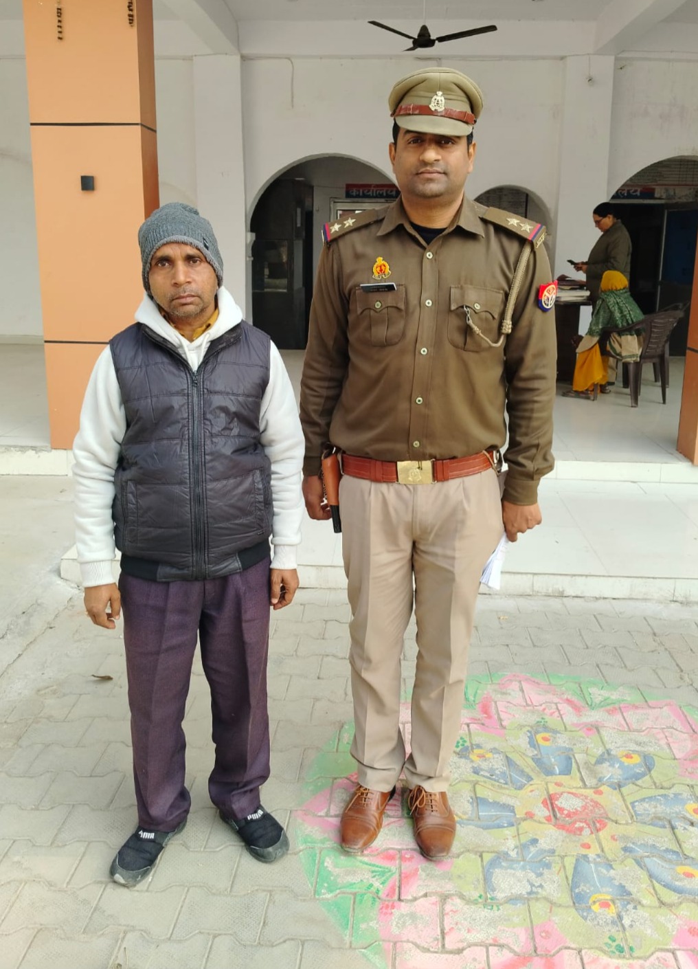 जसराना पुलिस द्वारा उप डाकघर पाढम में 1,11,85000-/ रू0 ( एक करोड ग्यारह लाख पिचासी हजार ) का वित्तीय गबन करने वाले अभियुक्त अवधेश सिंह को किया गिरफ्तार