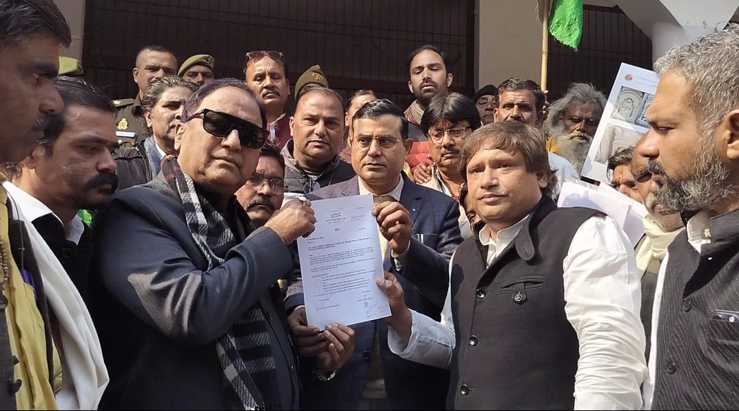 बनारस में अहिल्याबाई होल्कर प्रतिमा तोड़े जाने के मामले में कांग्रेस कमेटी ने किया विरोध प्रदर्शन