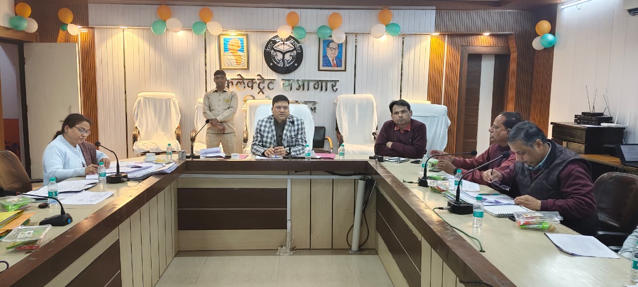 मुख्य विकास अधिकारी शत्रोहन वैश्य की अध्यक्षता में कलेक्ट्रेट सभागार कक्ष में जिला स्तरीय उद्योग बंधु की बैठक की आयोजित