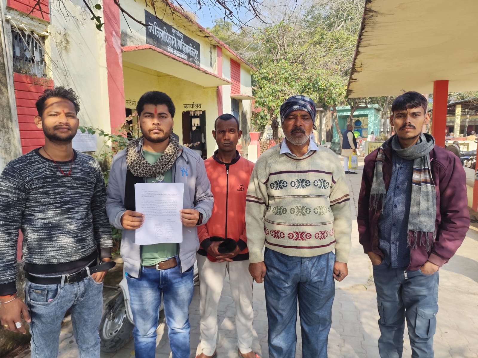 मंदिर का चबूतरा बनाने में बाधा उत्पन्न करने बालों के विरुद्ध दिया पत्र