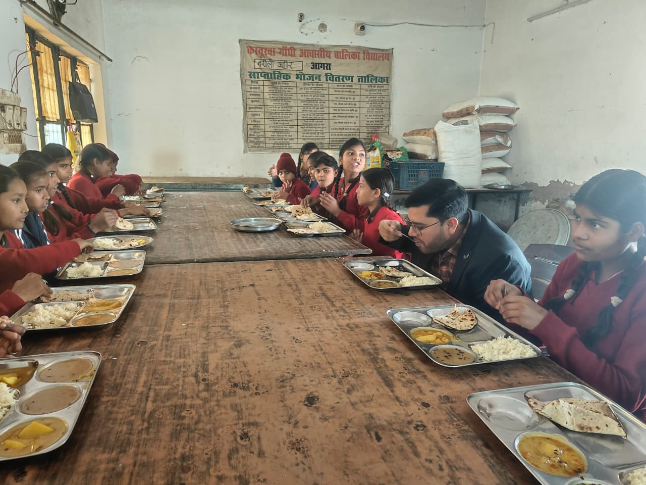 जिला बेसिक शिक्षा अधिकारी ने किया कस्तूरबा गांधी आवासीय बालिका विद्यालय का औचक निरीक्षण