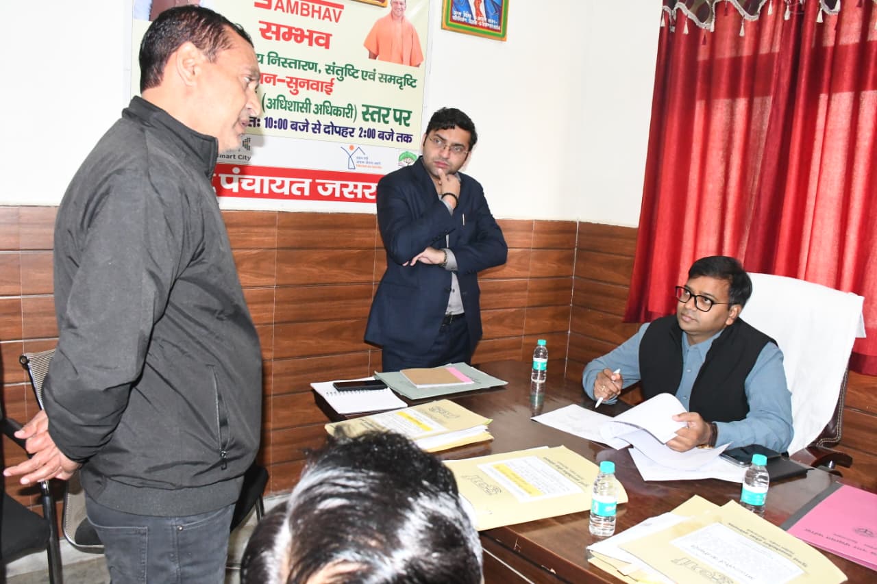 डीएम रमेश रंजन ने तहसील जसराना का किया औचक निरीक्षण