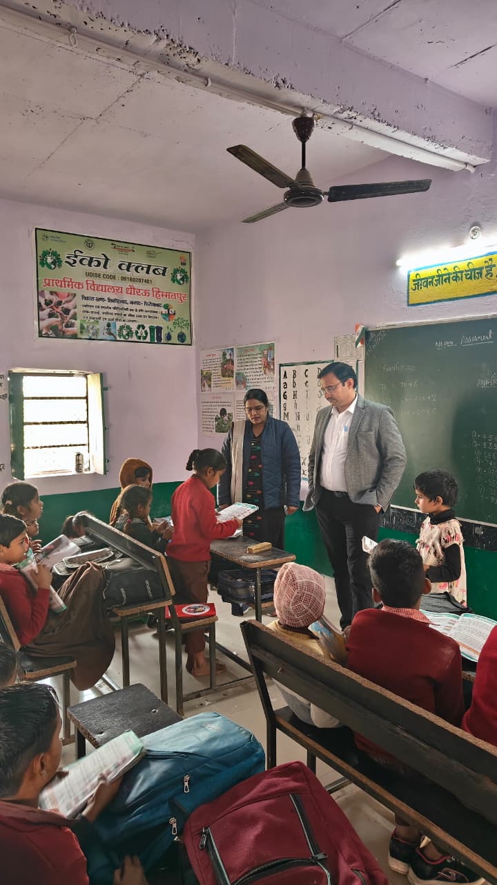 जिला बेसिक शिक्षा अधिकारी द्वारा विकास खण्ड के प्राथमिक विद्यालयों का किया निरीक्षण