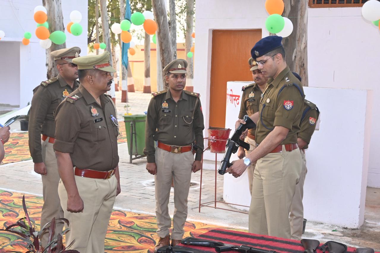 वरिष्ठ पुलिस अधीक्षक सौरभ दीक्षित द्वारा थाना मटसेना का किया वार्षिक निरीक्षण