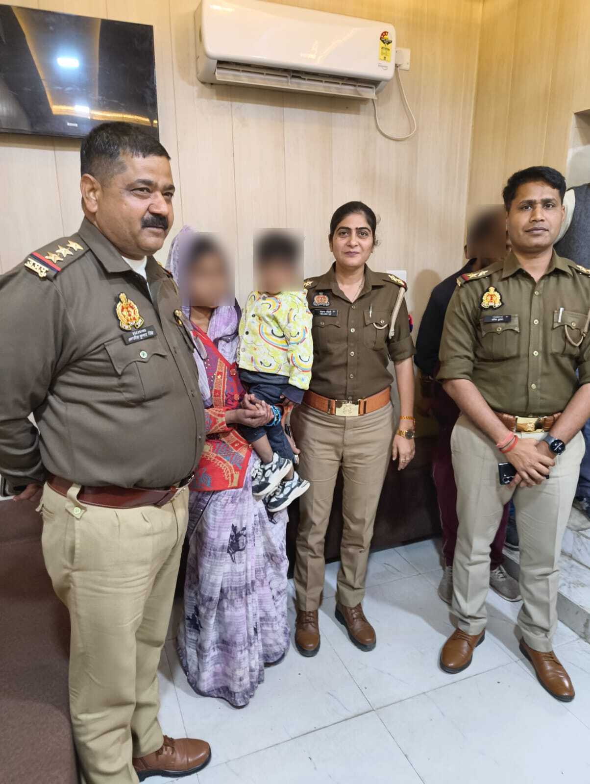 ऑपरेशन मुस्कान के अन्तर्गत एक 03 वर्षीय गुमशुदा बच्चे को मात्र 01 घंटे में खोजकर किया माता पिता के सुपुर्द