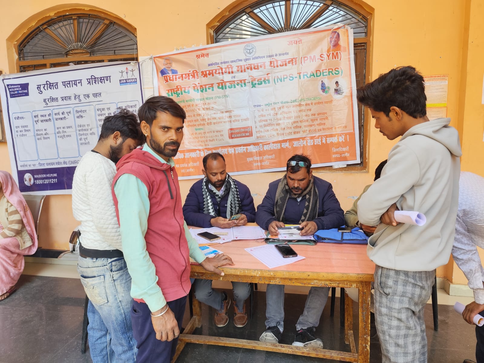 नगरपालिका में श्रम विभाग द्वारा आयोजित शिविर में श्रमिकों को मिला योजनाओं का लाभ