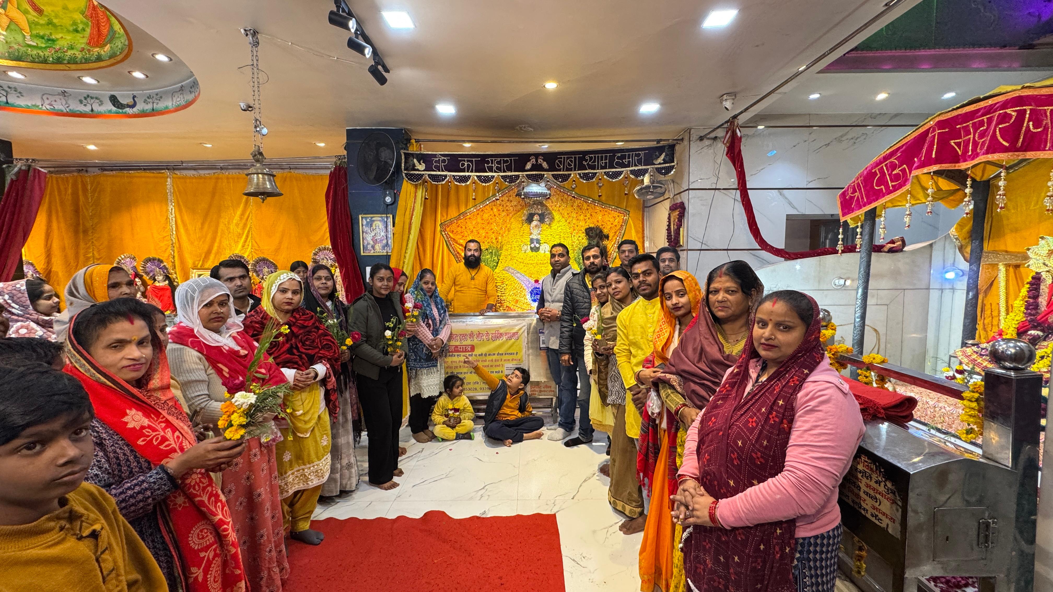 श्री दाऊजी महाराज खाटूश्याम ट्रस्ट द्वारा बसंत पंचमी पर भव्य फूल बंगला