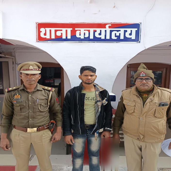 थाना टूण्डला पुलिस द्वारा चैकिंग के दौरान एक अभियुक्त हाशिम को अवैध चाकू सहित किया गिरफ्तार