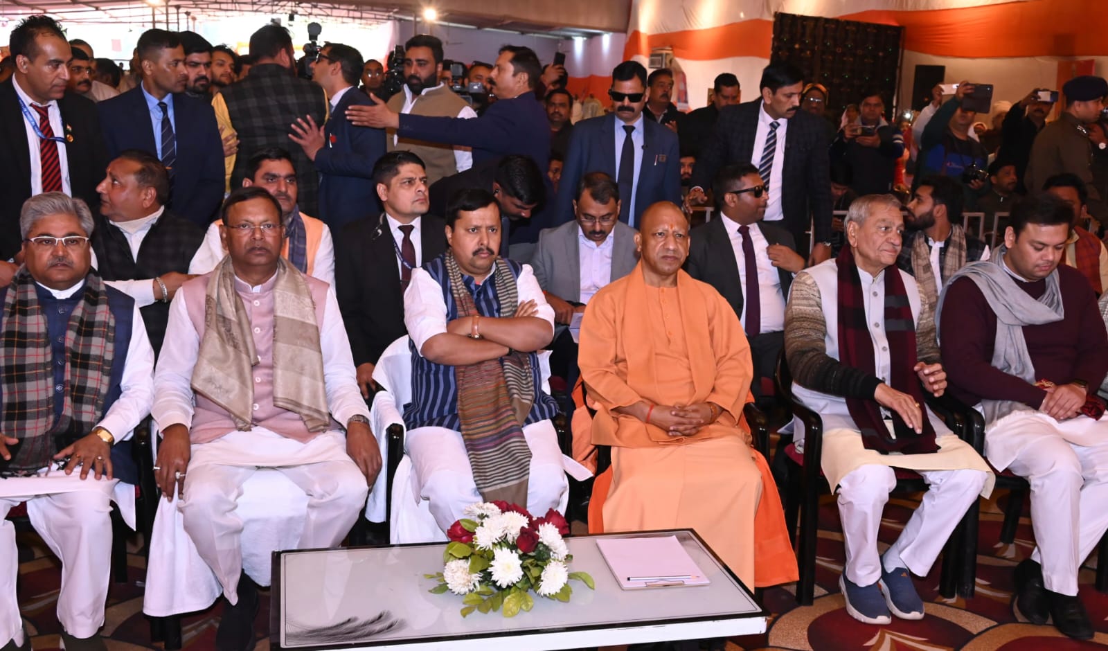 नव-निर्वाचित भाजपा राष्ट्रीय अध्यक्ष नितिन नवीन पहली बार वृंदावन पहुंचे, योगी आदित्यनाथ ने किया भव्य स्वागत