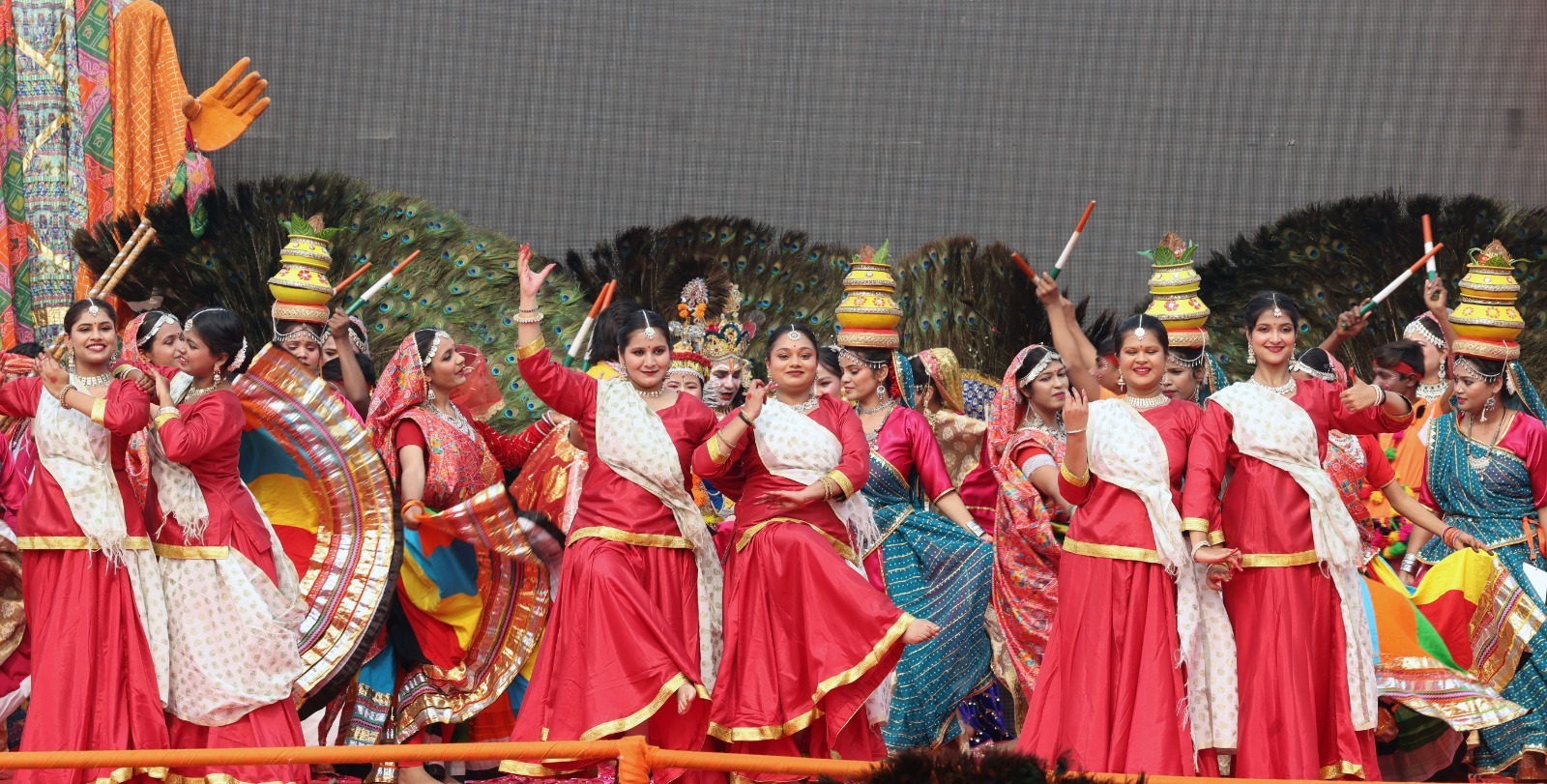 यूपी दिवस समारोह का रंगारंग समापन, लोक कलाकारों ने बिखेरी नृत्य व गायन से माटी की खुशबू