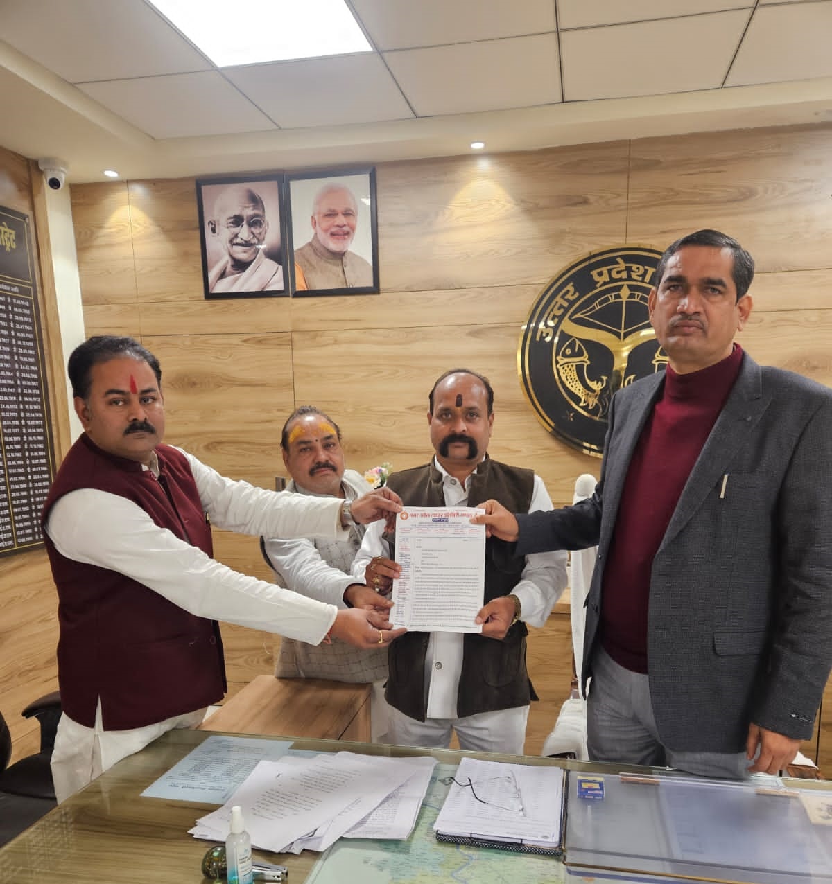 वृन्दावन में व्यापारिक समस्याओं को लेकर तेरह सूत्रीय ज्ञापन सौंपा गया