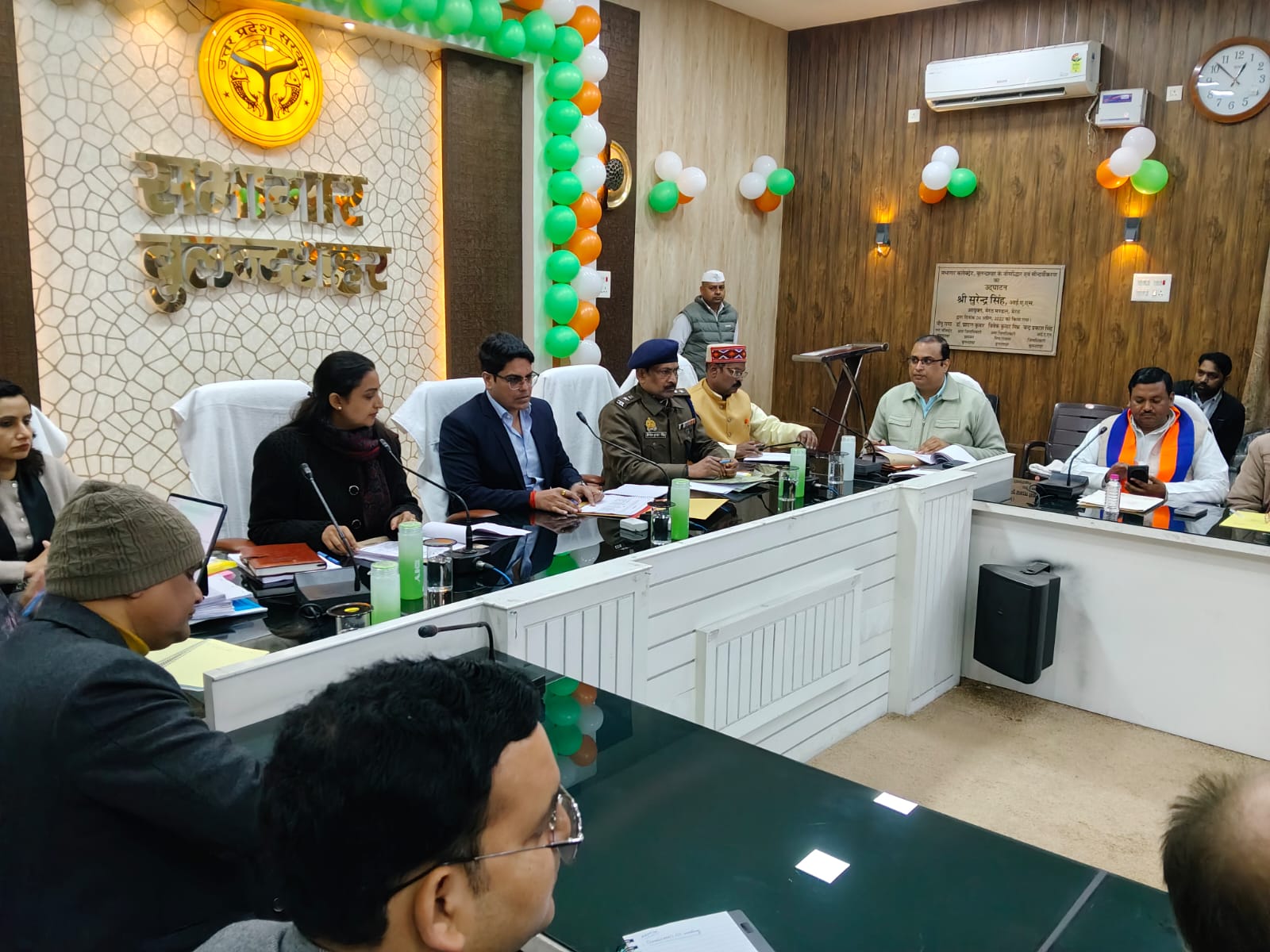 राजनैतिक दलों के पदाधिकारी के साथ एक महत्वपूर्ण बैठक आयोजित की गई।