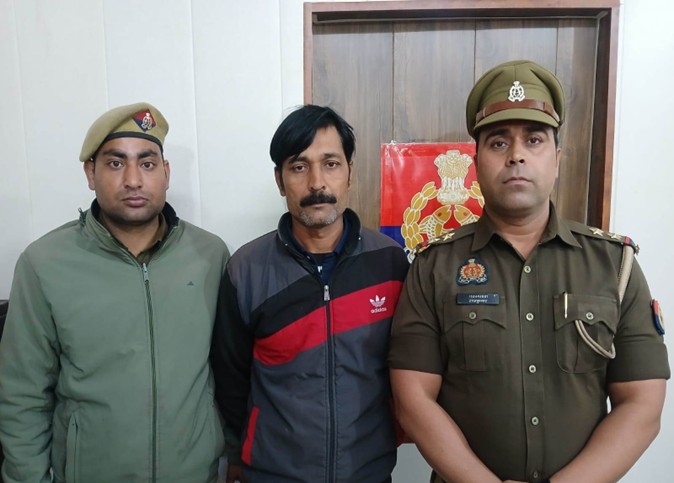 शिकोहाबाद पुलिस द्वारा दौराने चैकिंग 1 अभियुक्त को चोरी की एक बैटरी(डम्पर में से) सहित किया गया गिरफ्तार