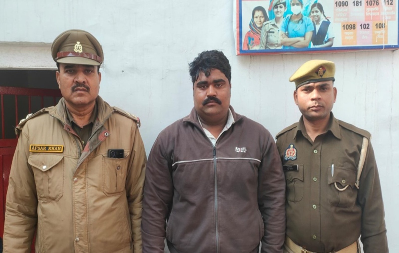 थाना रसूलपुर पुलिस टीम द्वारा एक अभियुक्त मुकुल को अवैध असलहा सहित किया गिरफ्तार