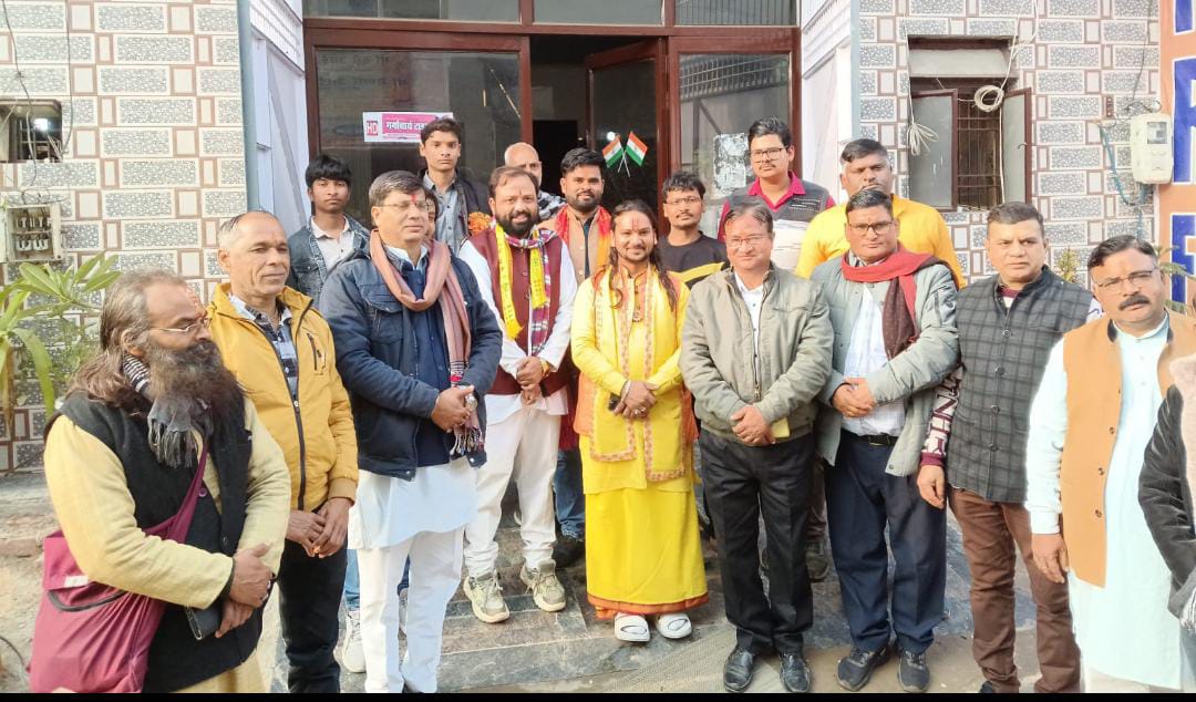 आगरा कालिद्री बिहार सो फूटा स्थित त्रिदेव फार्म हाउस में विराट हिंदू सम्मेलन का आयोजन