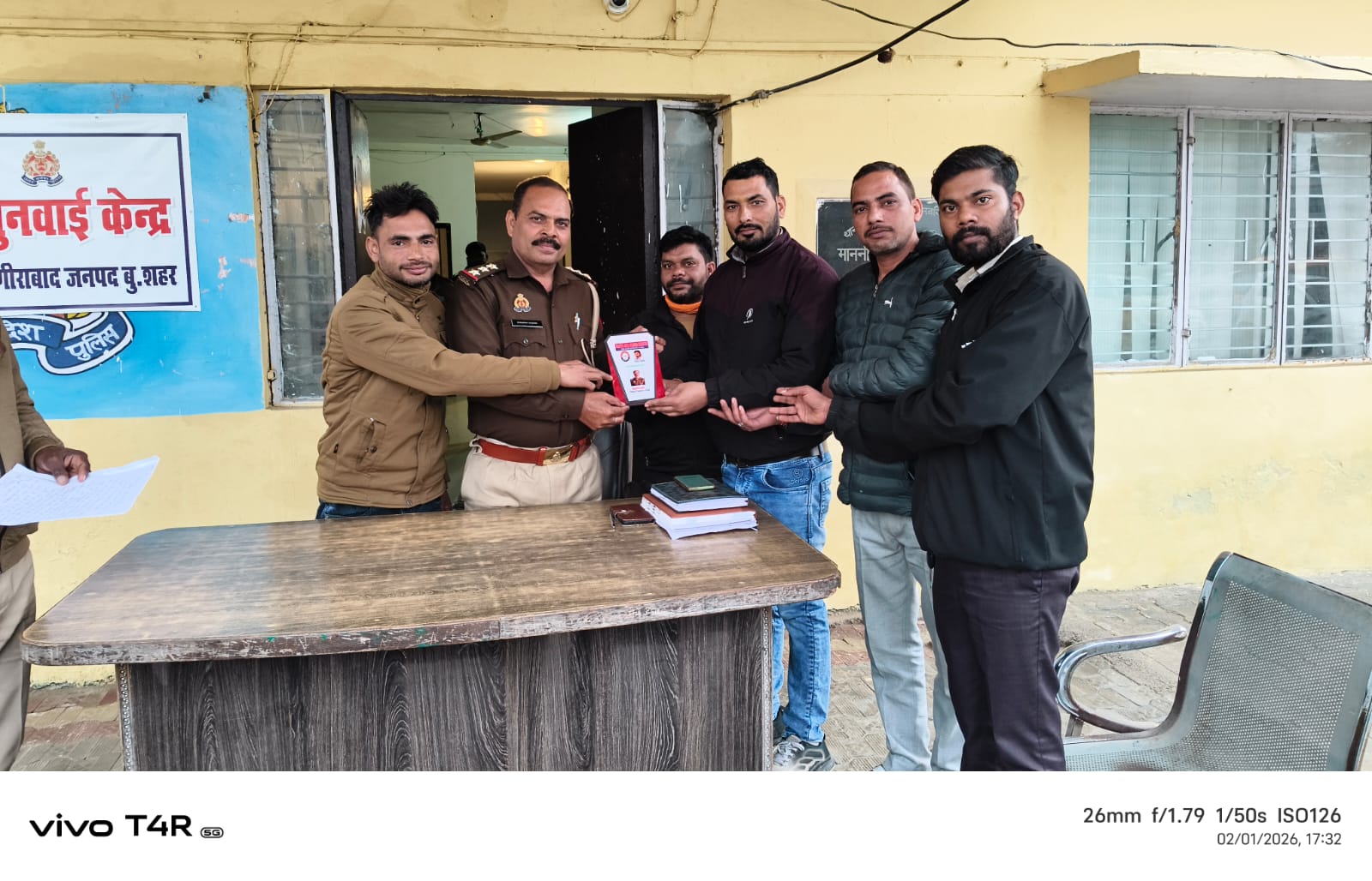 भारतीय जनता सुरक्षा फाउंडेशन के राष्ट्रीय अध्यक्ष राकेश शर्मा के नेतृत्व में जहांगीराबाद कोतवाली प्रभारी निरीक्षक संजेश कुमार से की  शिष्टाचार भेंट