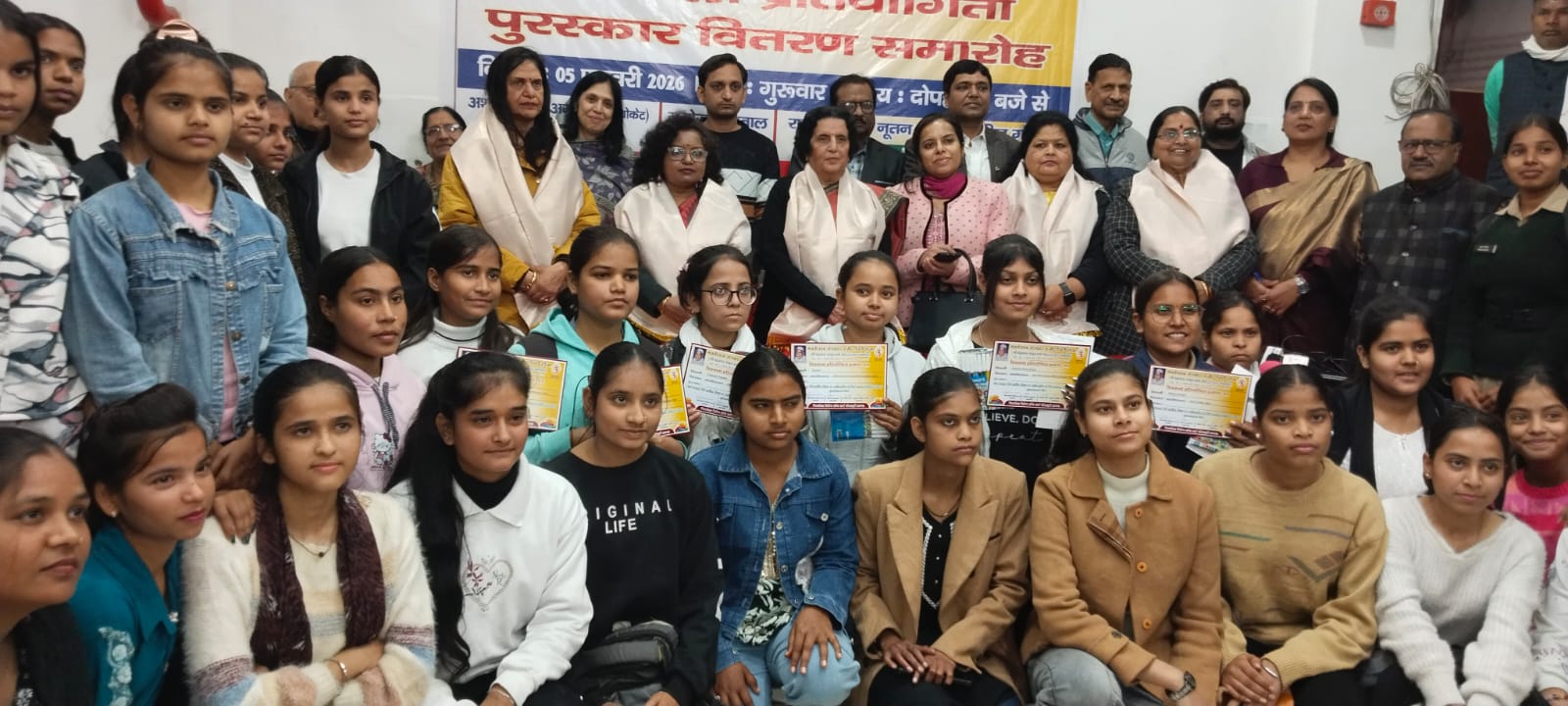 अपनी रंग-रेखाओं से छात्र-छात्राओं ने दिया गर्भ संस्कार का अमूल्य संदेश