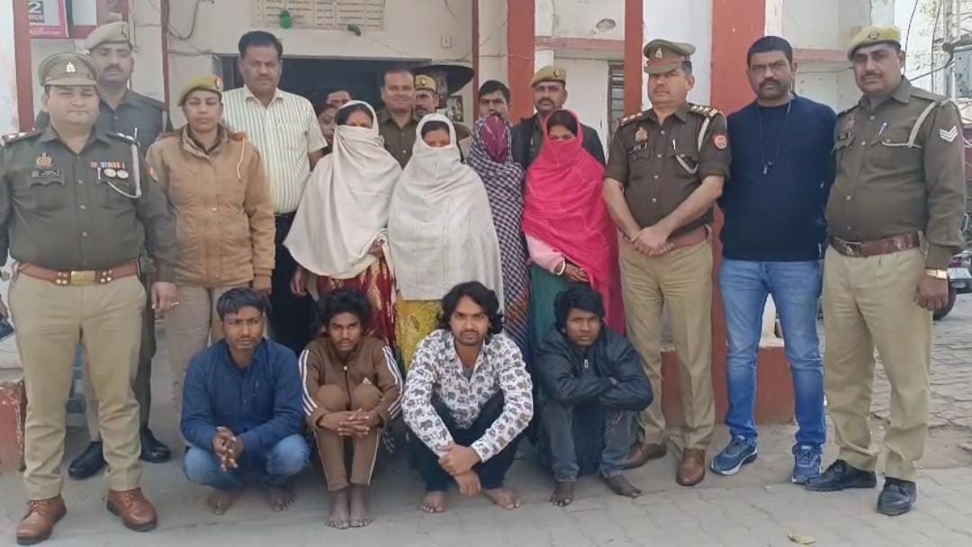 बांके बिहारी मंदिर में महिला श्रद्धालु के साथ हुई चोरी का 24 घंटे में हुआ खुलासा, 4 महिला सहित 8 गिरफ्तार,कब्जे से सोने चांदी के आभूषण व नगदी बरामद