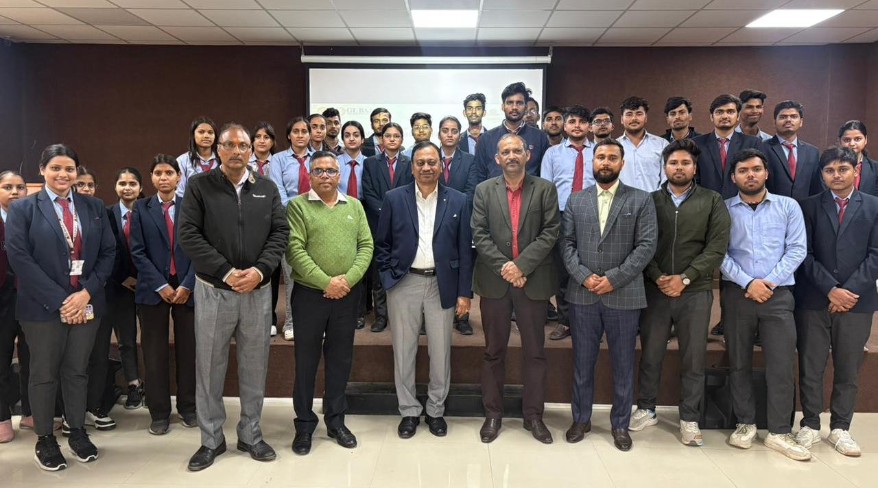 जी.एल. बजाज के विद्यार्थियों को दिखाई जीवन में सफलता की राह