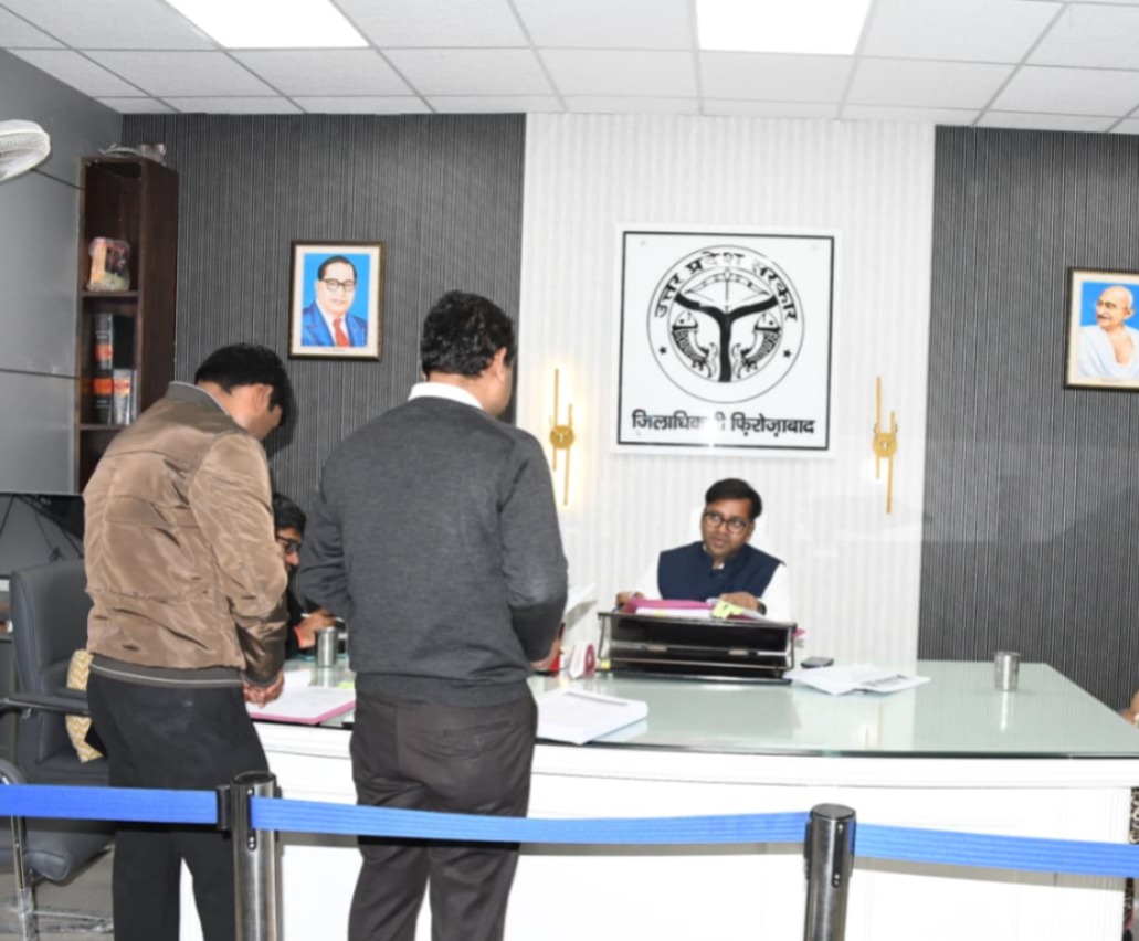 डीएम रमेश रंजन ने गांवो में चल रहे फार्मर रजिस्ट्री के कार्यो का लिया जायजा