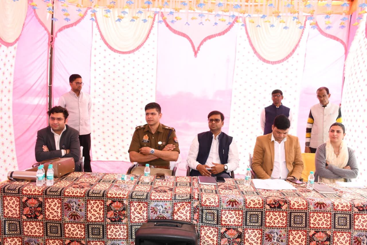 डीएम रमेश रंजन और वरिष्ठ पुलिस अधीक्षक सौरभ दीक्षित द्वारा टूण्डला तहसील के अंतर्गत थाना पचोखरा क्षेत्र का किया सघन निरीक्षण