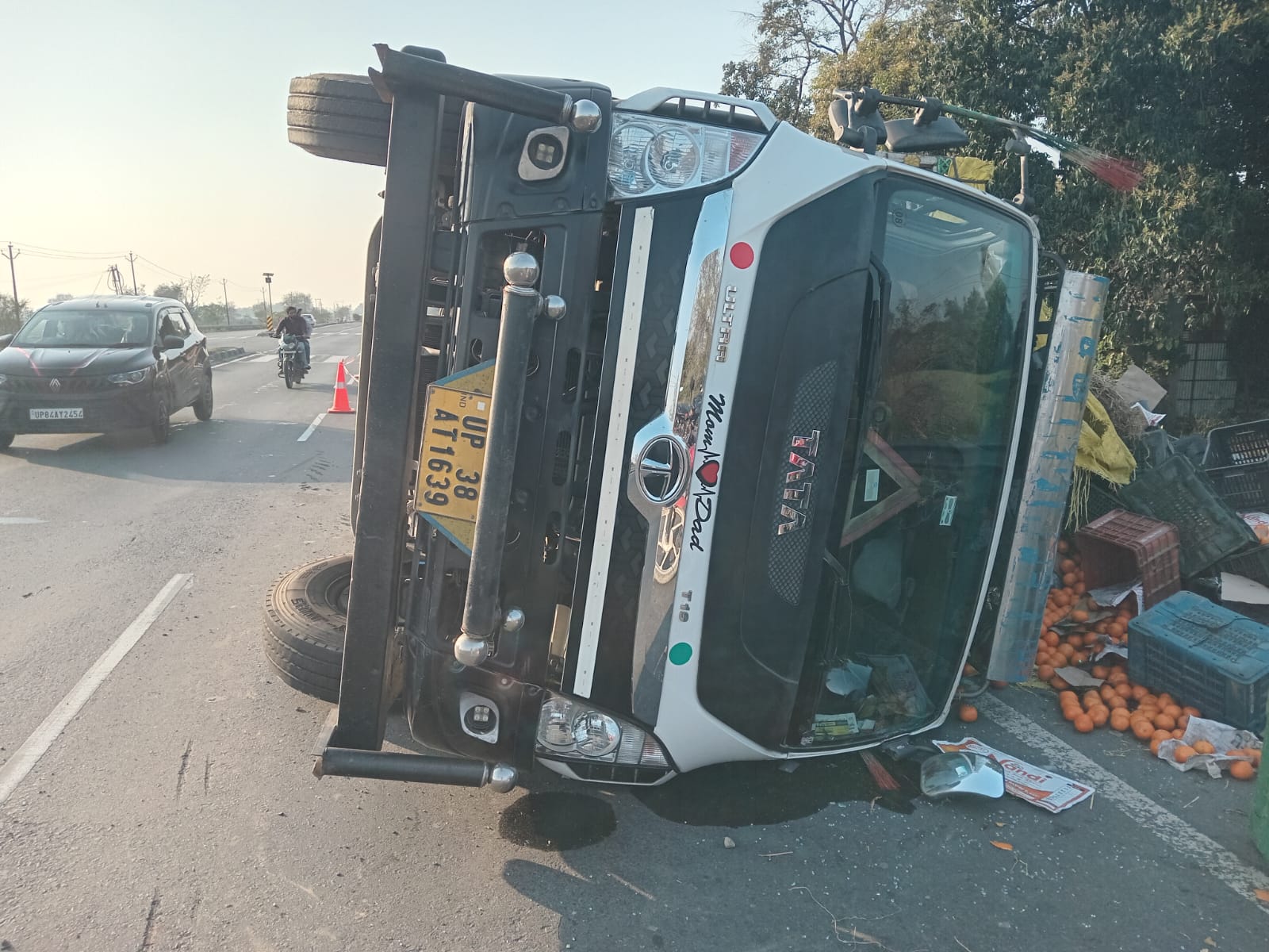 बेवर क्षेत्र में चालक की सूझबूझ से एक बड़ा हादसा टला