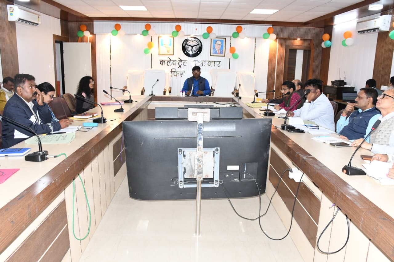 एडीएम न्यायिक की अध्यक्षता में कलेक्ट्रेट सभागार कक्ष में आई 0जी आर 0एस0 की समीक्षा बैठक सम्पन्न हुई